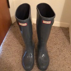 Hunter rain boots ( name brand)